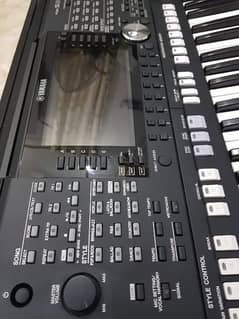 Yamaha PSR s975 keyboard (1200 $)