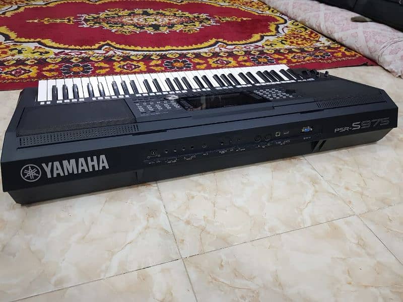 Yamaha PSR s975 keyboard (1200 $) 1
