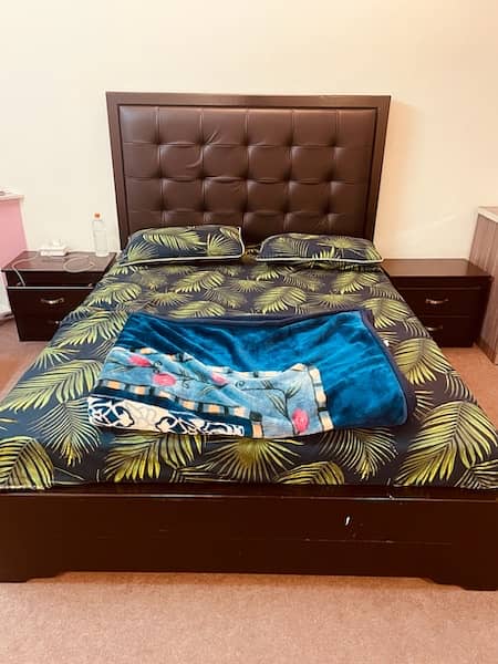 5x6 and half feet bed with Side tables 0