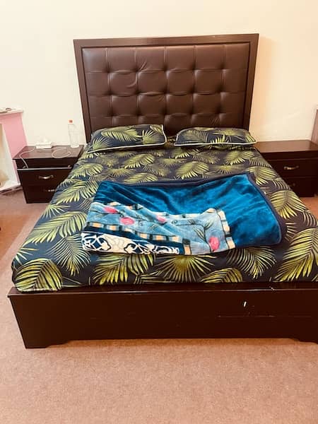 5x6 and half feet bed with Side tables 2