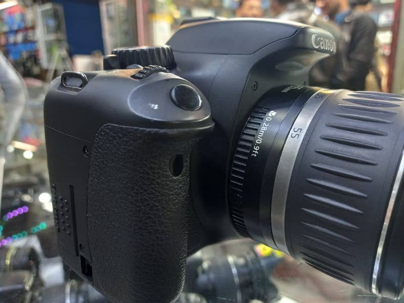 Canon 550D DSLR camera 3