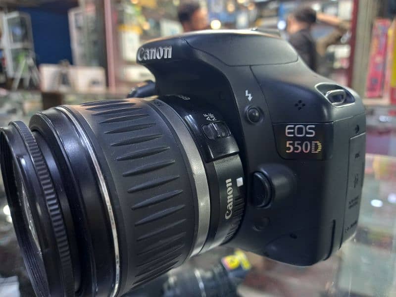 Canon 550D DSLR camera 4