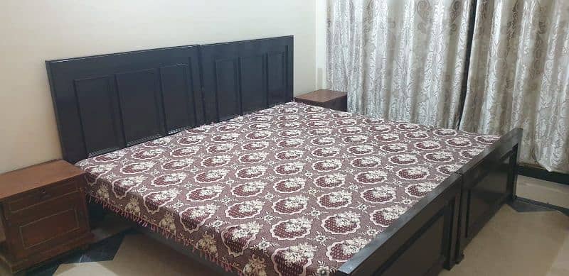 1 piar single Bed withi meetrs 2