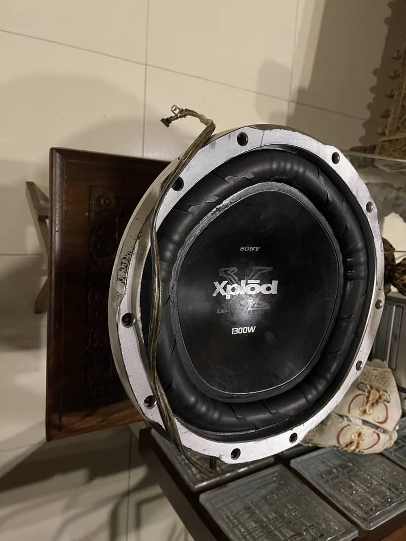 Sony Xplod subwoofer. Genuine , made in Thailand. Imported 6