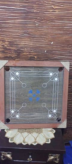 small size carrom board new with gotiyan and stager