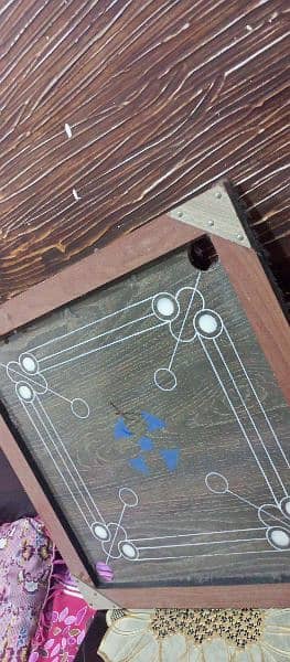 small size carrom board new with gotiyan and stager 1