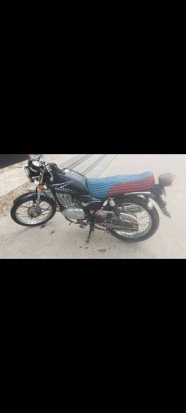 SUZUKI GS 150 LARKANA 4