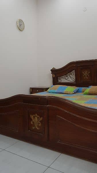 King sized bed set at affordable price 1