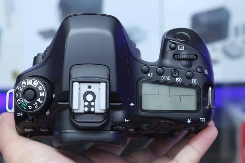 Canon 80d body is available for sale in excellent condition 0