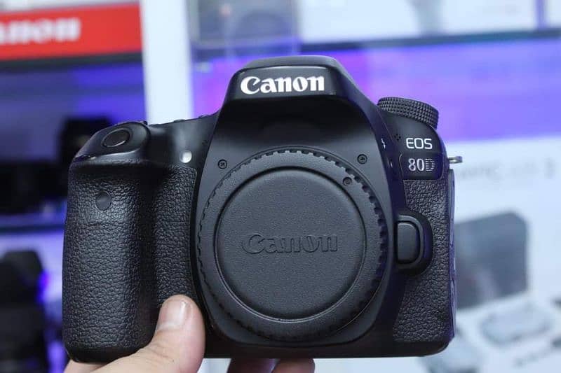 Canon 80d body is available for sale in excellent condition 1