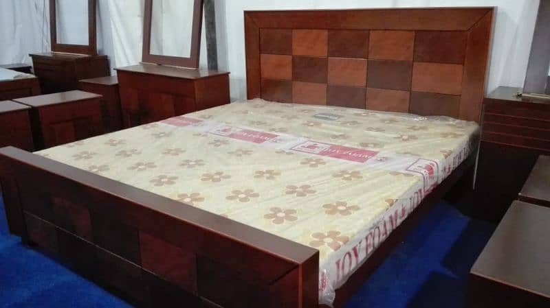 bedset/dressing/side table/almari/double bed 12