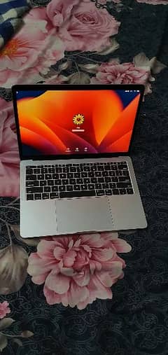 Apple Macbook Pro 2017 16GB wali