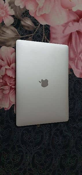 Apple Macbook Pro 2017 16GB wali 1