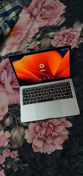 Apple Macbook Pro 2017 16GB wali 4