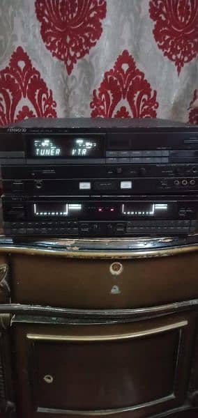 i m selling kenwood emplifier and equalizer 2