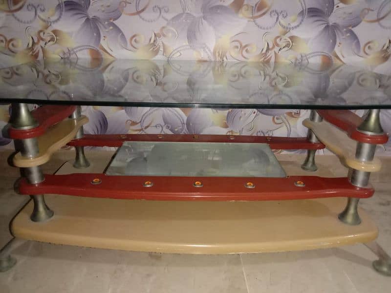 beautiful Table in good condition 0