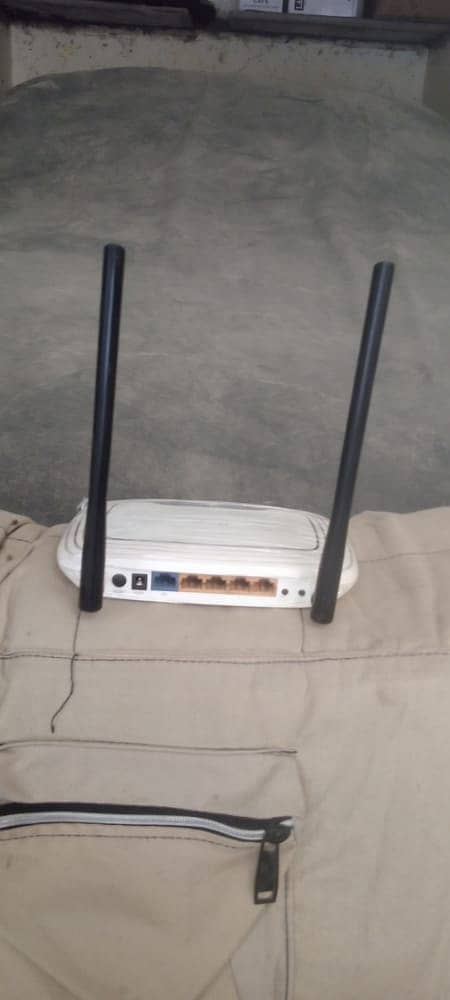 Router available in discounted price with adapter fresh Condition 2