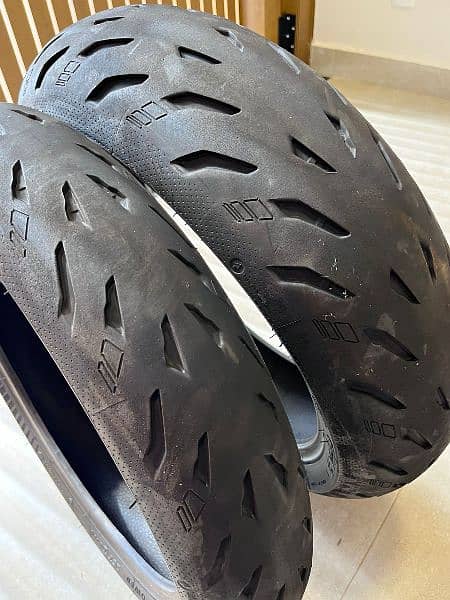sports heavy bike tyres all pattern are available in cheap price 4