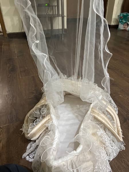 gold and white lace baby bassinet 2