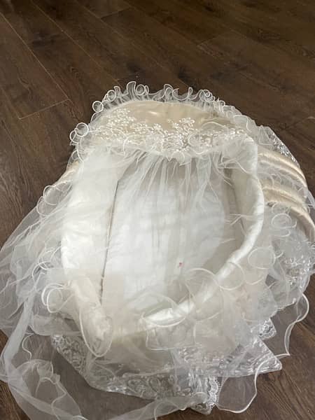 gold and white lace baby bassinet 3