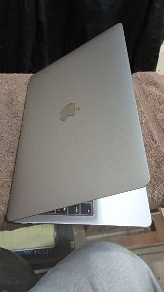 MacBook Pro 2016 & 2017 13 Inch Touch Bar & Non Touch Bar 2