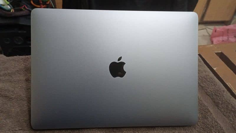 MacBook Pro 2016 & 2017 13 Inch Touch Bar & Non Touch Bar 3