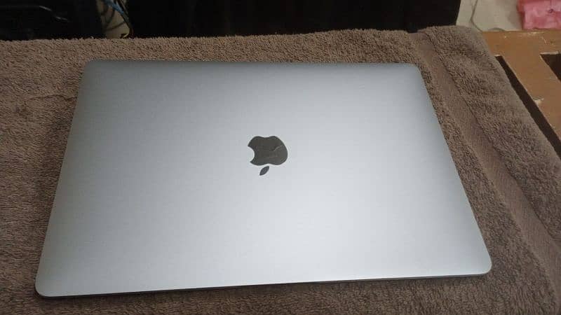 MacBook Pro 2016 & 2017 13 Inch Touch Bar & Non Touch Bar 7