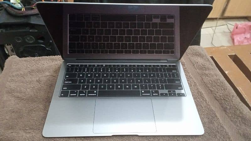 MacBook Pro 2016 & 2017 13 Inch Touch Bar & Non Touch Bar 8