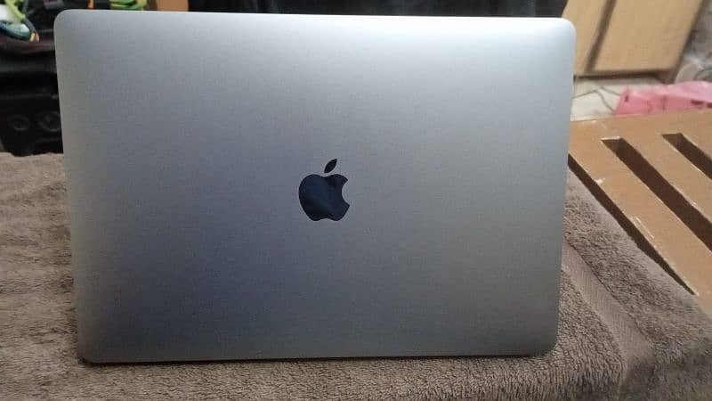 MacBook Pro 2016 & 2017 13 Inch Touch Bar & Non Touch Bar 12