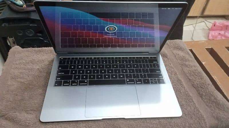 MacBook Pro 2016 & 2017 13 Inch Touch Bar & Non Touch Bar 17