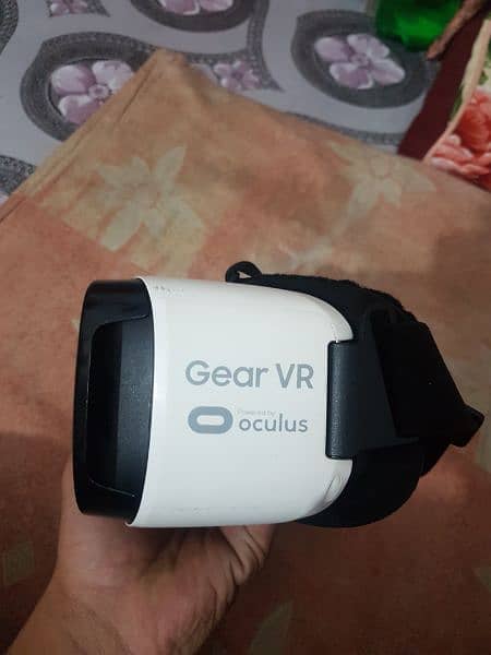 Samsung  Gear VR powered by oculus 4