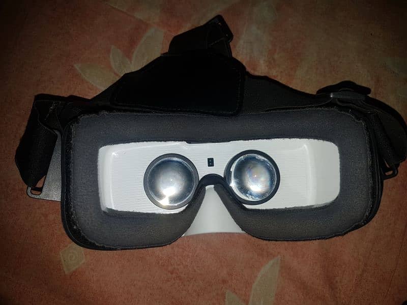 Samsung  Gear VR powered by oculus 5