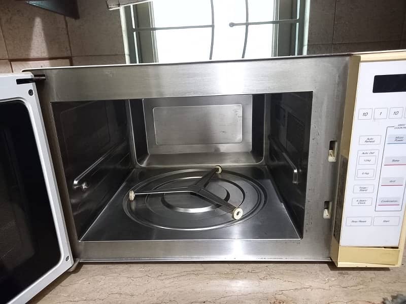 National Microwave - 750w full size 3