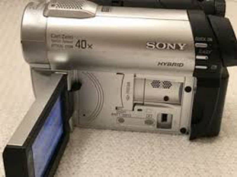 Sony Handycam DCR-DVD 610E (Japan) 1