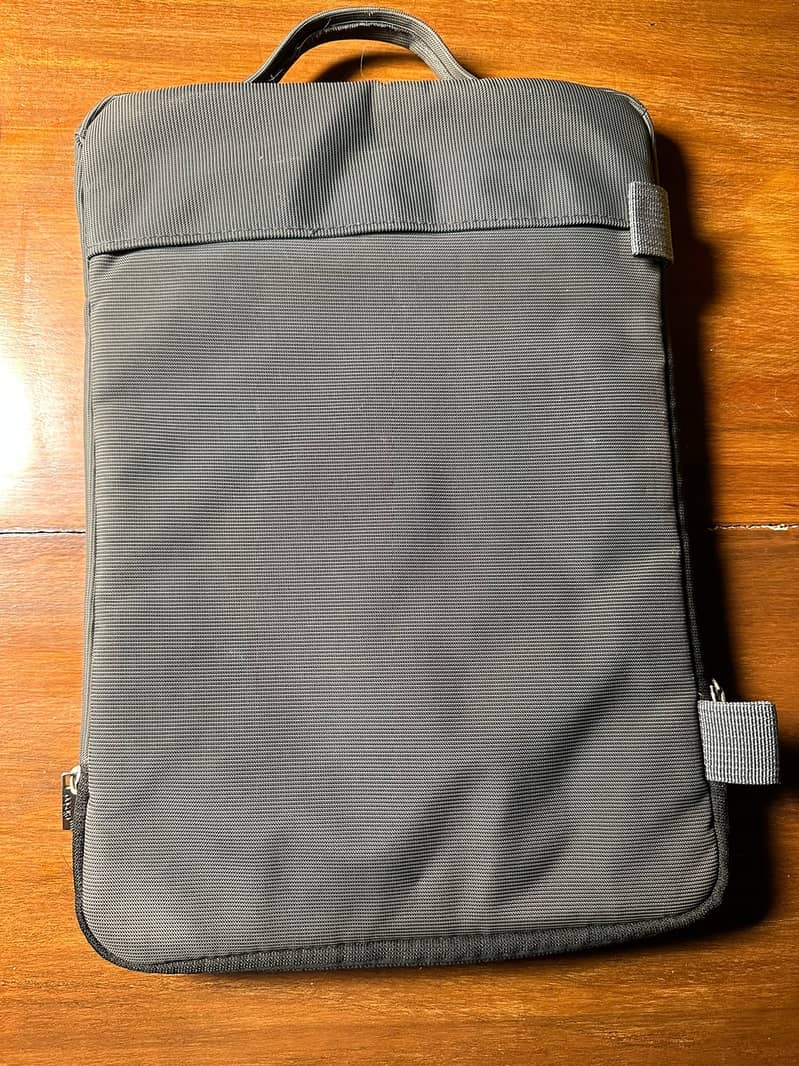 Laptop/Macbook sleeve bag 1