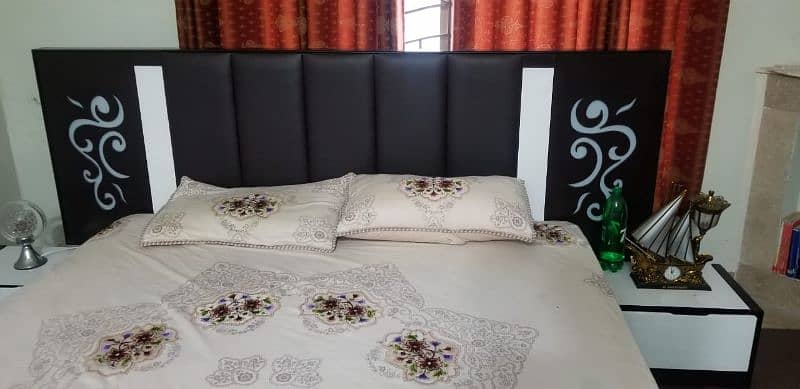 Complete bed set/ Side tables / Dressing table/ Bed set 1