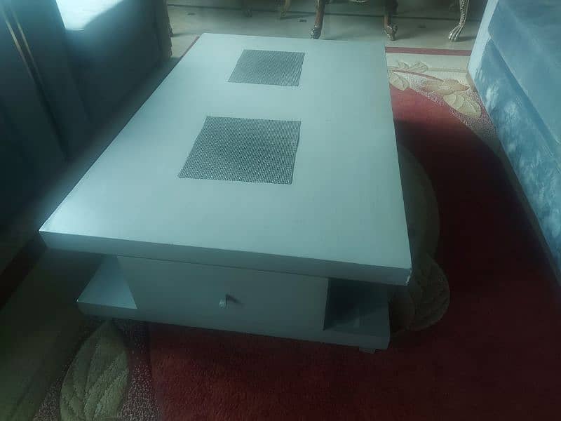 Beautiful Center Table For Sale. 0