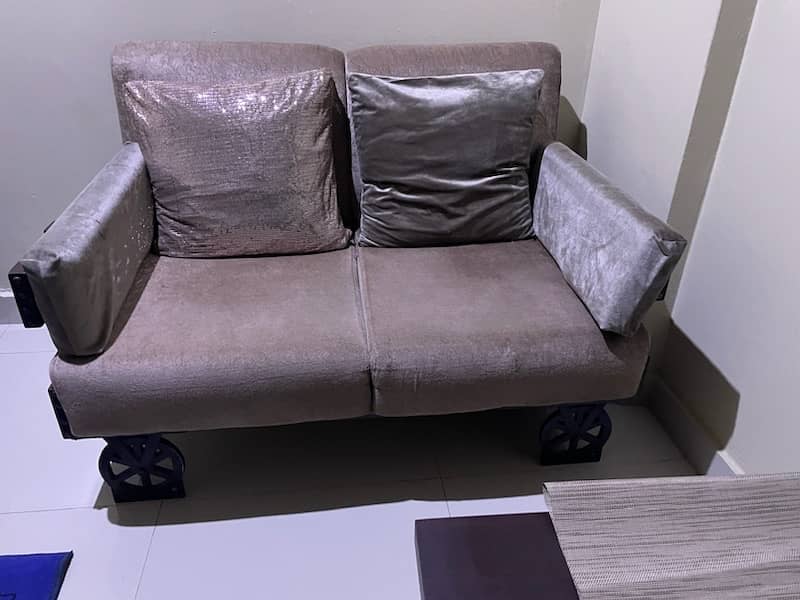 Selling 7 seater beautiful elegant sofa set 1