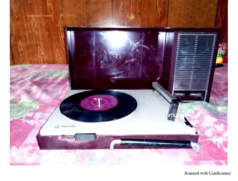 Records Player SHARP Company in Briefcase Style 0