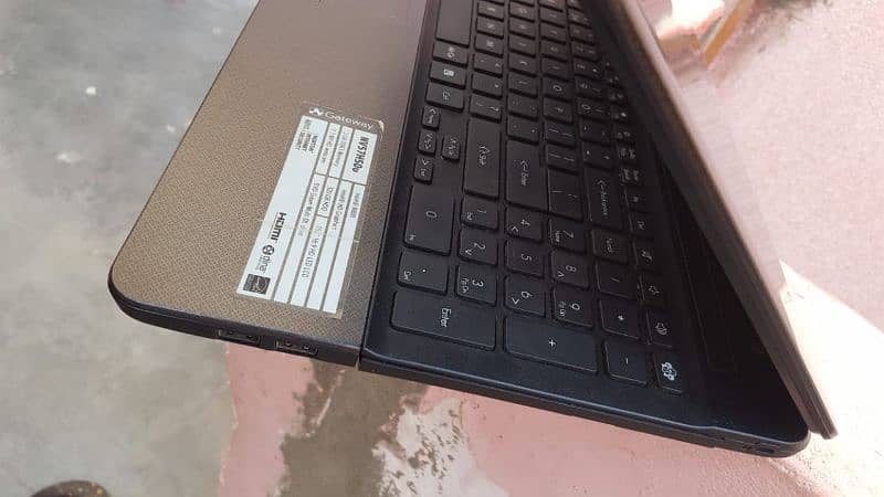 Gateway laptop for sell 500 gb hard disk excellent Condition 5
