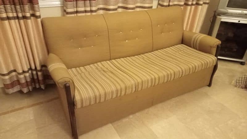 5 Seater Sofa Set With 1 Center And 2 Side Tables 1