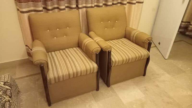 5 Seater Sofa Set With 1 Center And 2 Side Tables 2