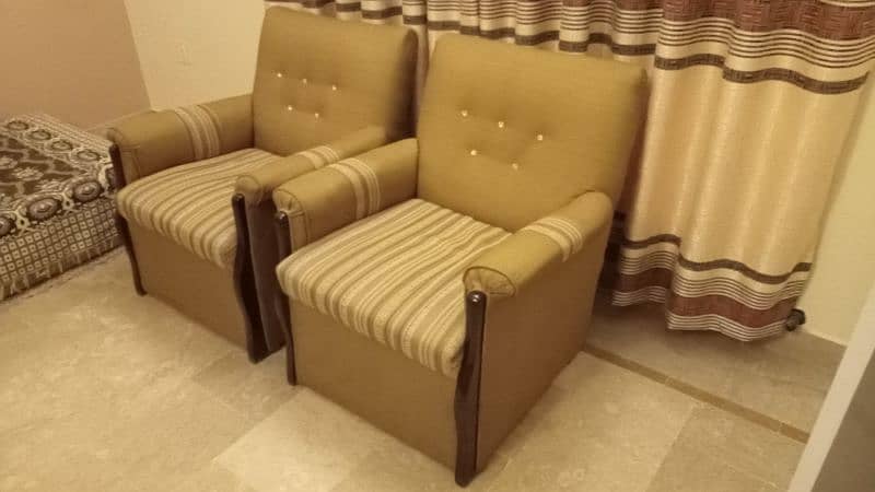 5 Seater Sofa Set With 1 Center And 2 Side Tables 3