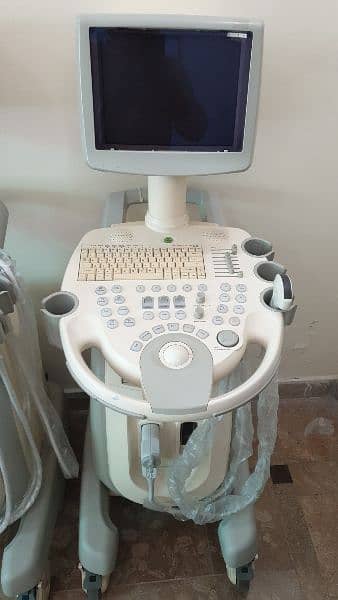 Black & White. Greyscale Ultrasound Machines , 3