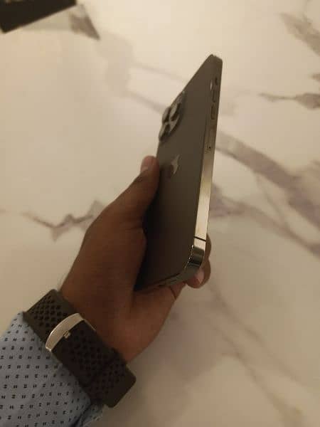 iphone 14 pro max 2