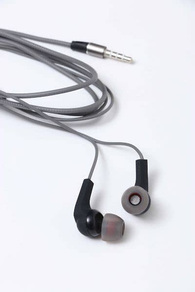 Good Quality ear phones, comfortable to use for long time, hands free 0