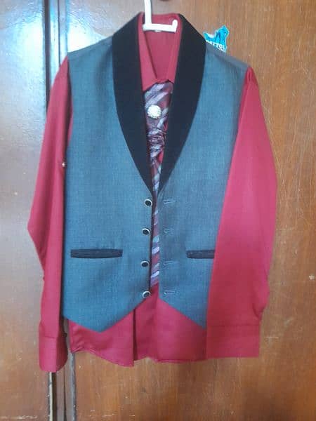 Kids 3 pieces suit with tie best quality as a new condition 10/10 6
