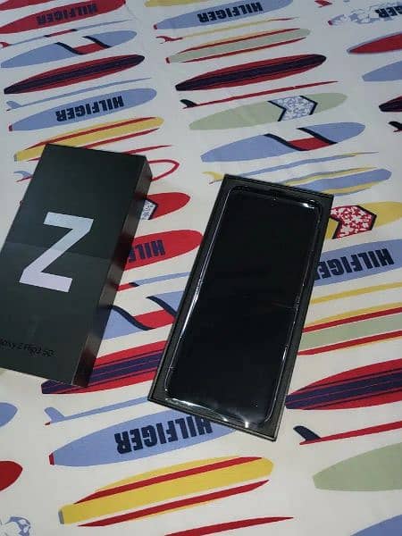 z Flip 3 brand new non active pta aaproved 2