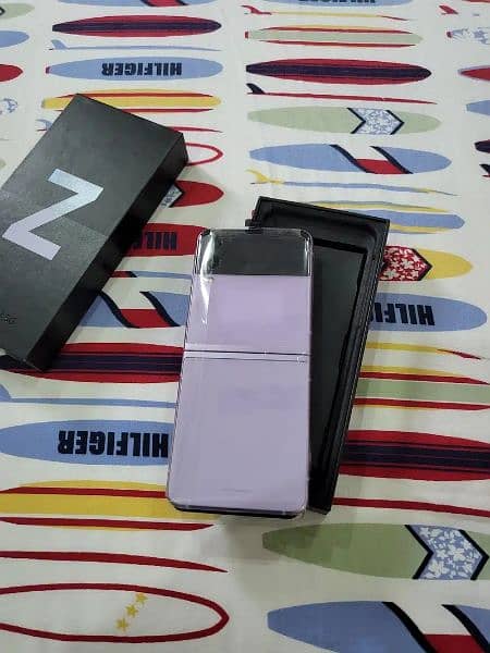 z Flip 3 brand new non active pta aaproved 3