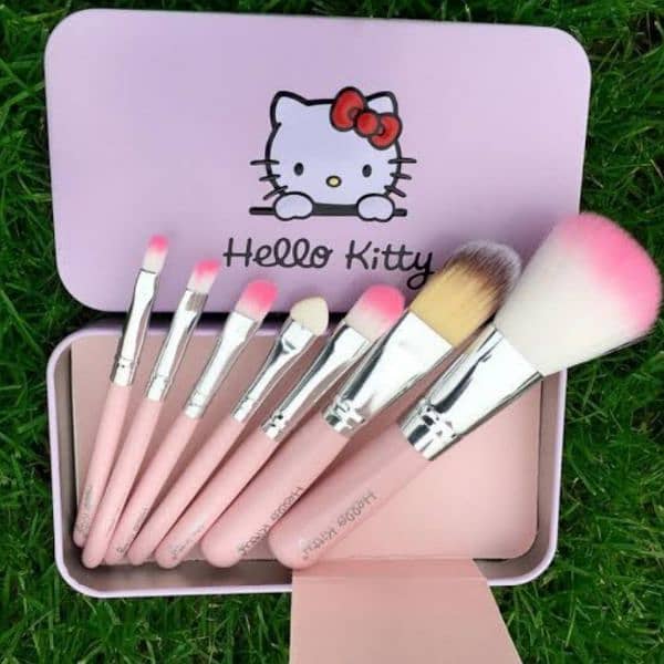 Hello Kitty Makeup Brushes 1